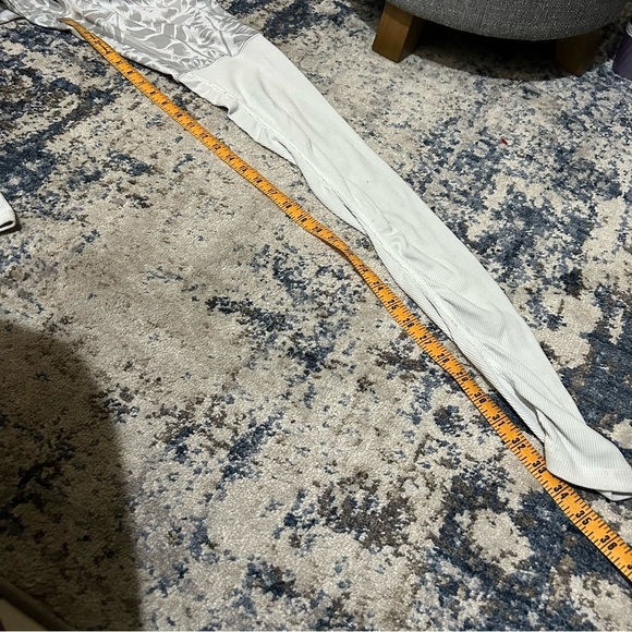 Alo Yoga Gray & White Goddess Leggings Size Medium - Picture 13 of 13